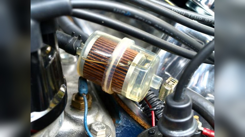 How to Clean a Fuel Filter on a Car