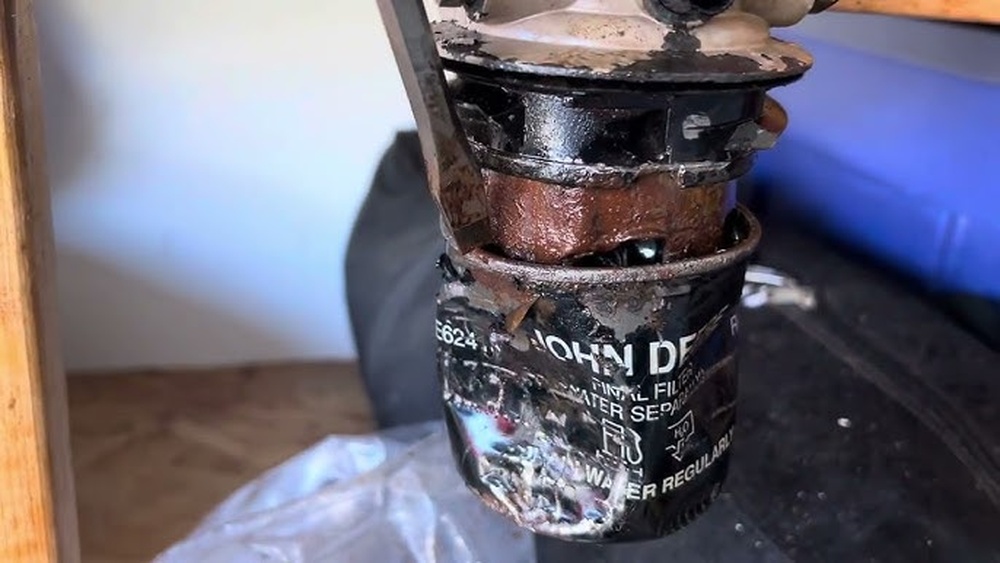 How to Remove Stuck Fuel Filter