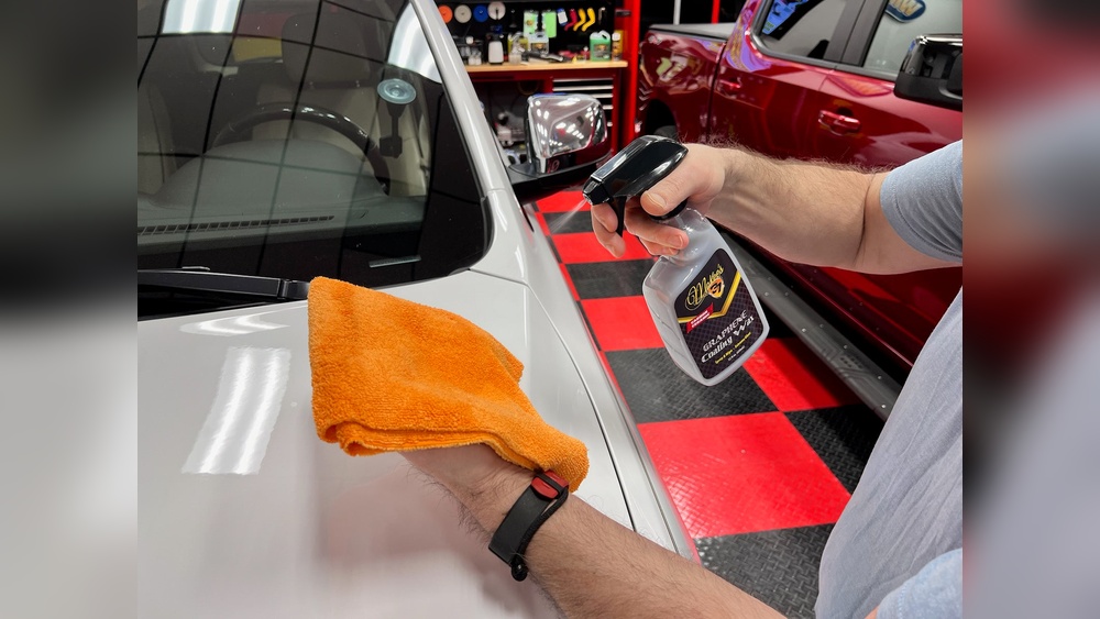 How to Use Spray Wax for Car
